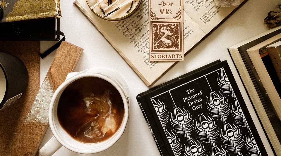 coffee  Coffee tumblr, Coffee and books, Coffee cafe