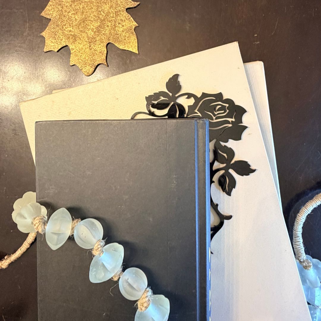 Thornes and Roses Bookshelf Silhouette