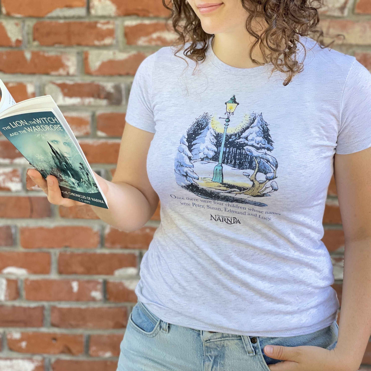 Narnia Lamp-post Women&#39;s Tee