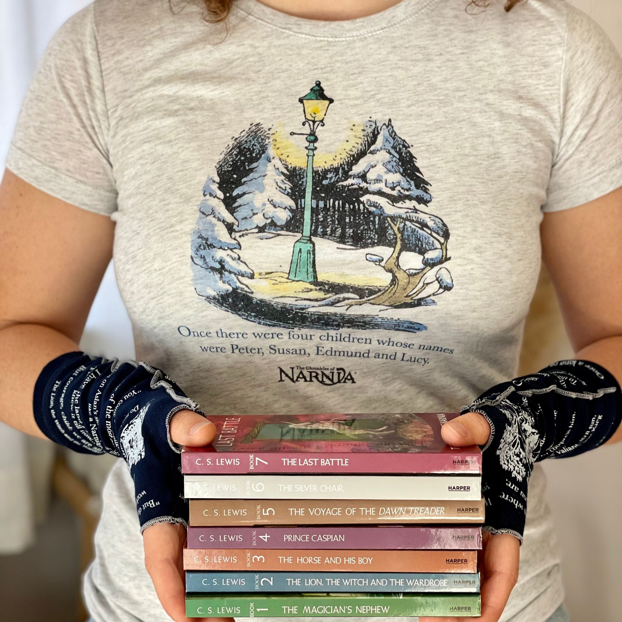 Narnia Lamp-post Women's Tee