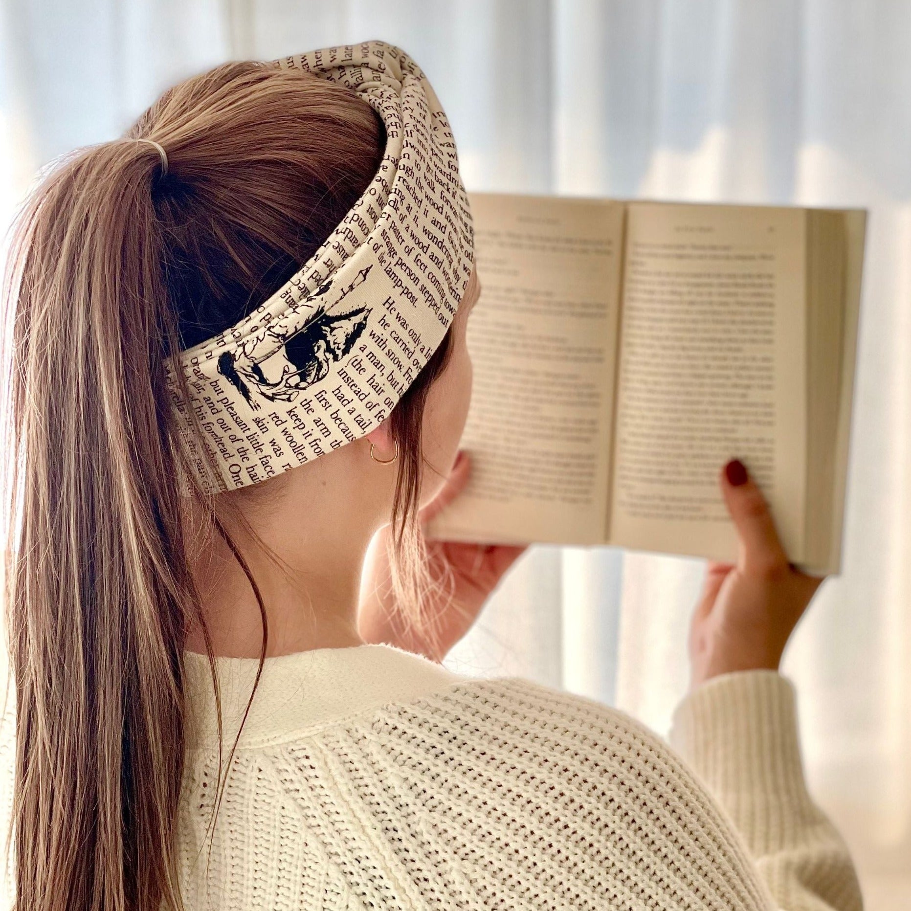 Romeo and Juliet Book Beanie - Storiarts