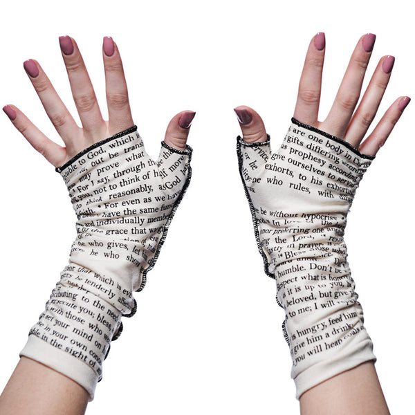 Review – Writing Gloves from Literary Book Gifts – Book Murmuration
